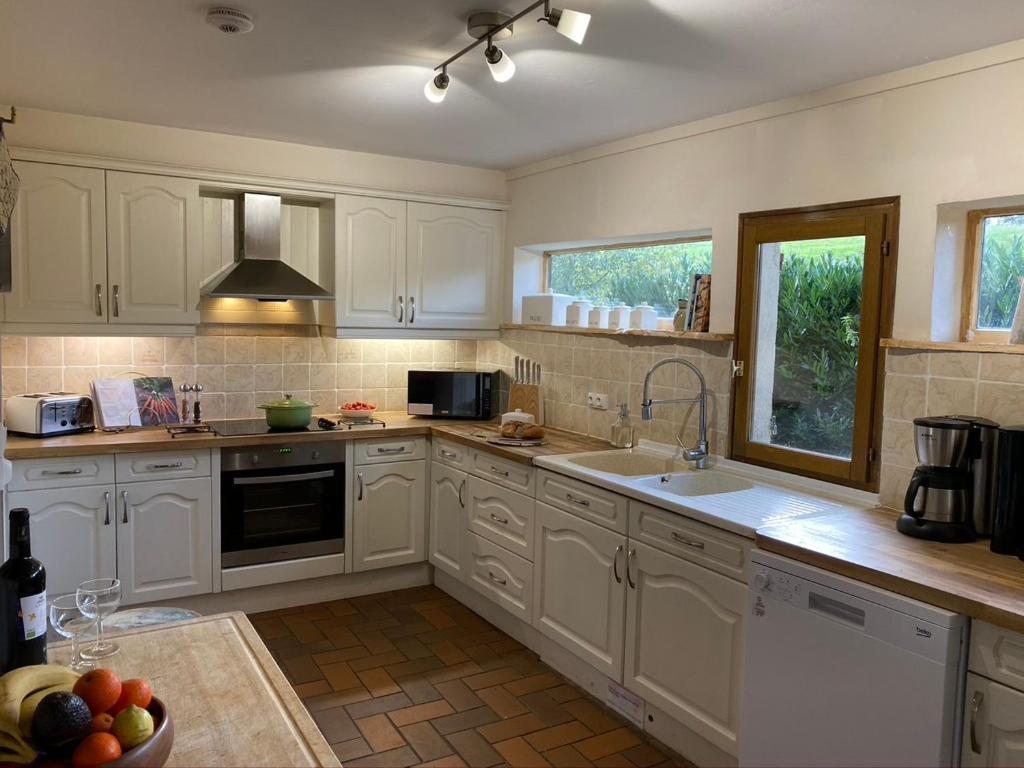 Stunning 5 Bedroom French Manor House, Normandy Beaunay
