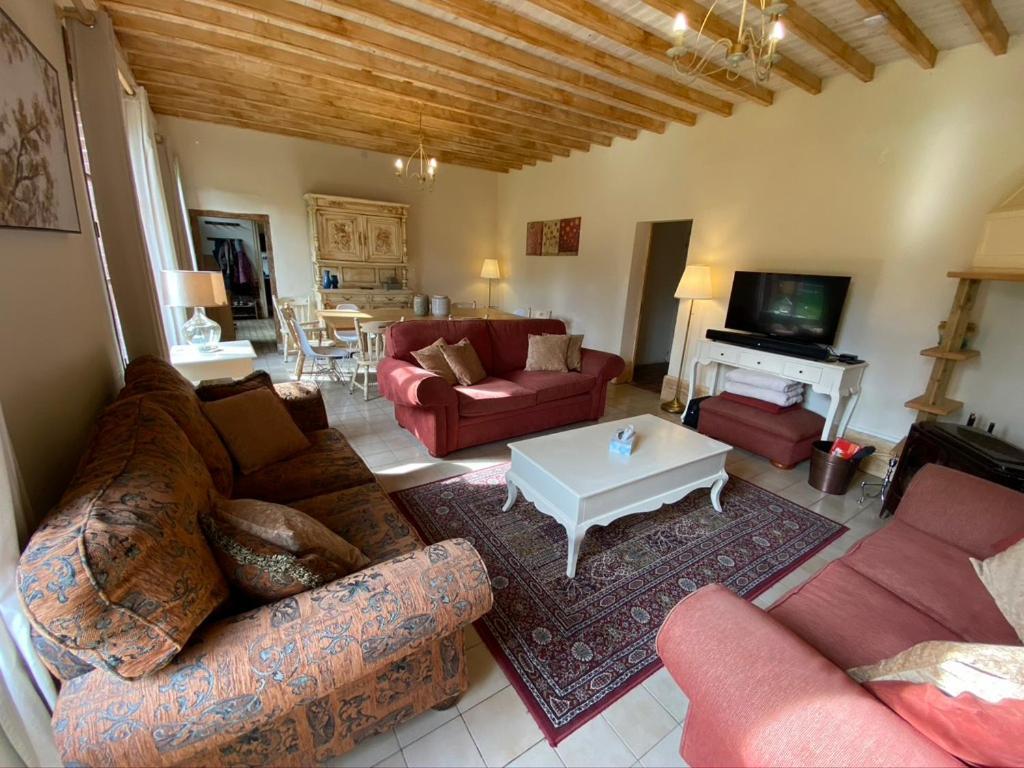Stunning 5 Bedroom French Manor House, Normandy Villa Beaunay