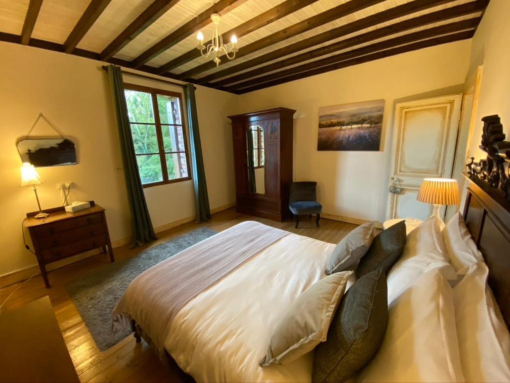 Stunning 5 Bedroom French Manor House, Normandy Beaunay